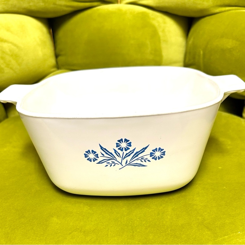 Vintage 1 3/4 Qt. Blue Cornflower Corningware Casserole Dish